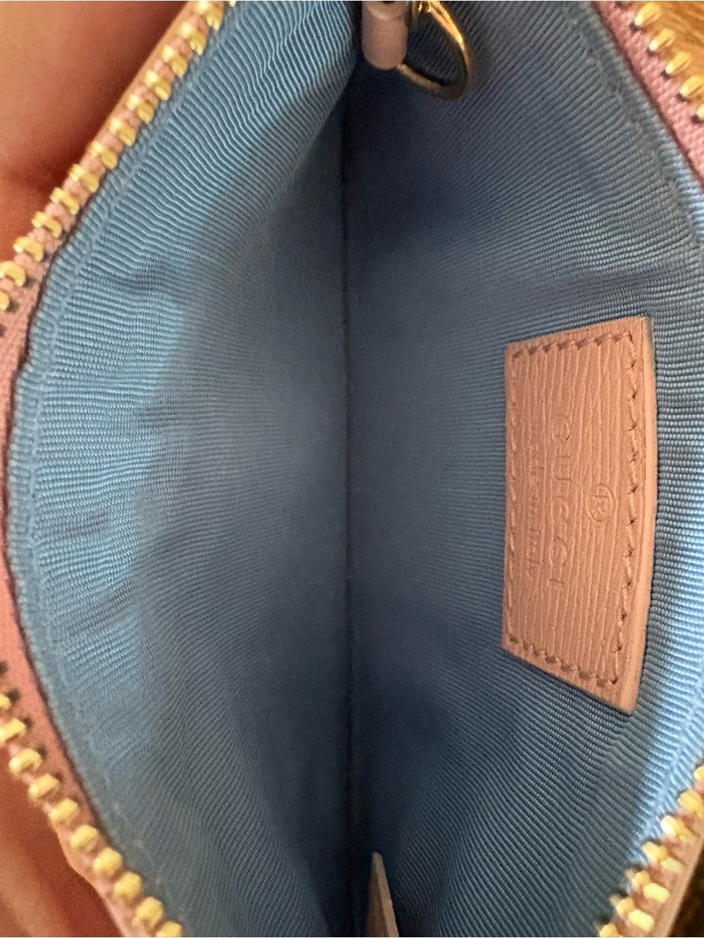 Gucci Pale Pink Leather Zip Card Pouch with Gold Hardware - Picture 3 of 5